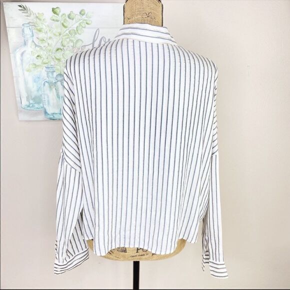 Express The Boxy Shirt Striped Button Front Shirt Blue White Gold Small - Picture 9 of 12